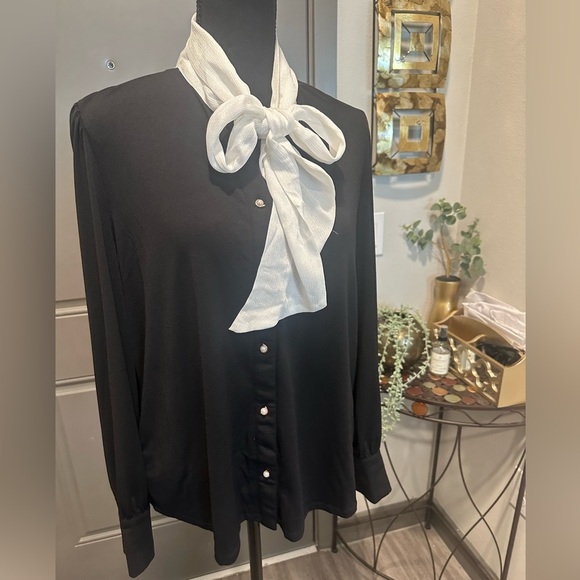 Adriana papel, black blouse . - Picture 2 of 11